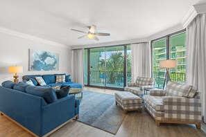 公寓客房, 多張床 (Phoenix on the Bay 1228) | 起居區 | 電視