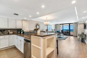 Condo, 1 King Bed with Sofa bed (Eden East 601) | Private kitchen