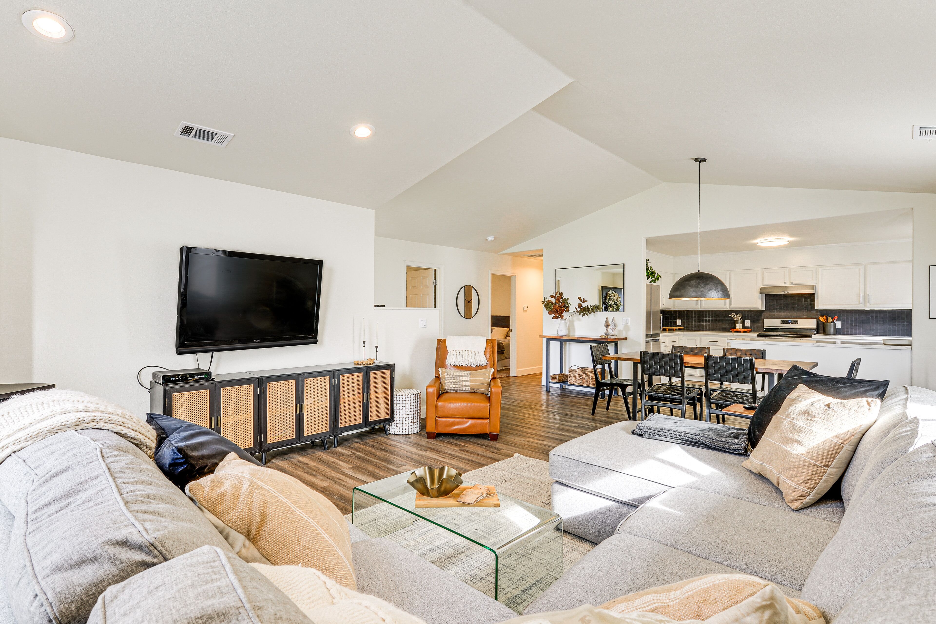 Charming Eureka Getaway Near Sequoia Park!