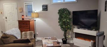 Charming Cozy Suite In Langford.