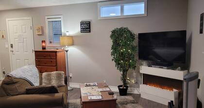 Charming Cozy Suite In Langford.