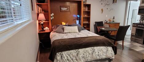 1 bedroom, desk, iron/ironing board, free WiFi