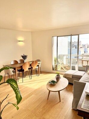 Smart TV - Spacieux Appartement, 2 Chambres Avec Balcon, 9ème Étage. Paris 11ème (Paris)