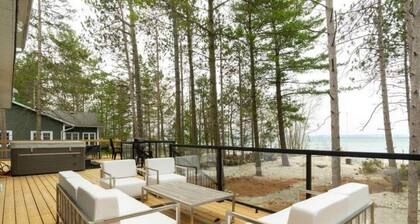 Cozy Beachfront Cottage: Private Beach, Hot Tub