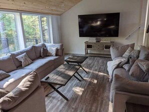 Smart TV, video games - Stunning Beachfront Cottage: Private Beach, Hot Tub (Tiny)