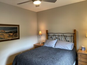 5 bedrooms, desk, iron/ironing board, WiFi