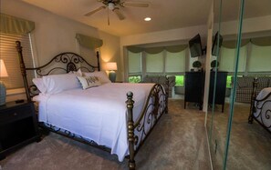 4 bedrooms, iron/ironing board, WiFi, bed sheets - Fabulous lake view with dock on lake of the Ozarks! (Sunrise Beach)