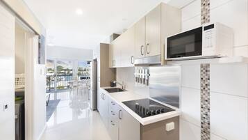 Fridge, microwave, stovetop, coffee/tea maker