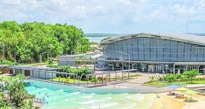 Zen by the Coast: 2-BR Cozy Retreat Near Uni/Shops