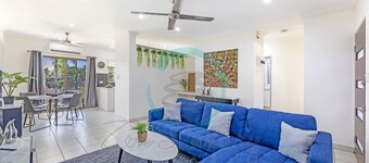 Zen by the Coast: 2-BR Cozy Retreat Near Uni/Shops