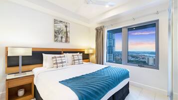 1 chambre, bureau, fer et planche Ă repasser, lit parapluie