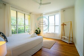 Desk, iron/ironing board, WiFi, bed sheets