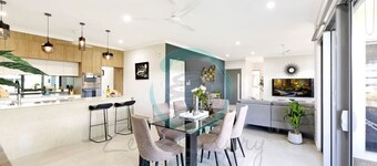 Zenhouse Prestige: Modern ~ Stylish ~ Private Lawn