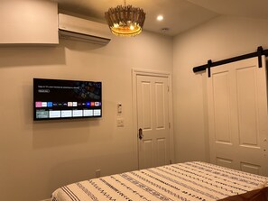 1 habitación, tabla de planchar con plancha, wifi gratis y ropa de cama