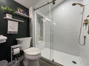 Douche, serviettes fournies