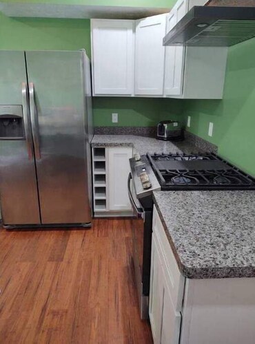 GOTL Quiet Family Cottage: ctrl HVAC, kitchen, spa shower, jetted bath,14 guests