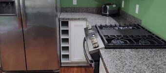 GOTL Quiet Family Cottage: ctrl HVAC, kitchen, spa shower, jetted bath,14 guests