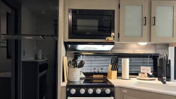 Mikroaaltouuni, uuni, liesi