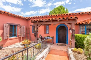 Exterior - Valle Verde Ranch - for travelers, birders, artists, history lovers and friends. (Tubac)