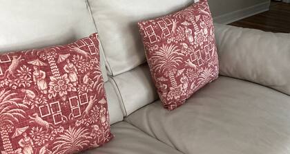 "Family fun 5-Bedroom Oasis Pool, Hot Tub, Playground, Golf, Beach"