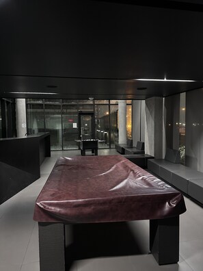 Lobby - Modern 1-Bed Condo Downtown. Steps from Distillery District, Remote Work Ready (Toronto)