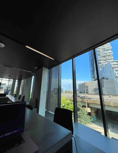 Modern 1-Bed Condo Downtown. Steps from Distillery District, Remote Work Ready