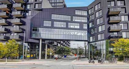 Modern 1-Bed Condo Downtown. Steps from Distillery District, Remote Work Ready