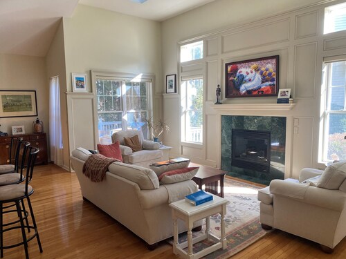 BEAUTIFUL CONDOMINIUM AVAILABLE FOR THE 2025 BELMONT STAKES FESTIVAL.