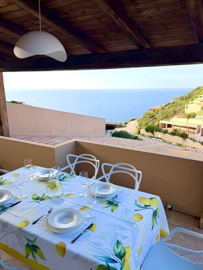 Casa, 2 habitaciones, balcón, vistas al mar | Terraza o patio