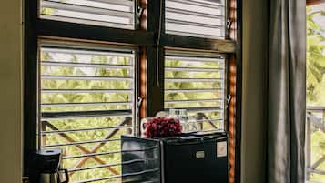 Classic Tree House, Sea View | Free cots/infant beds, bed sheets