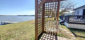 Property grounds - Lakeside Retreat: Kayaks, Fishing, Relaxing Sunsets (Granbury)