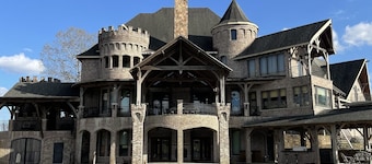 Experience Luxury at a Secluded 10BR Castle: Lakes, Beach, Luxury! Pet Friendly