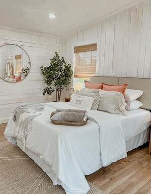 10 chambres, fer et planche à repasser, lit parapluie, Wi-Fi