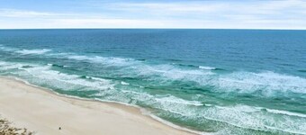 Luxury Walk 2 Beach, Private Heated Pool, 2 Masters -King Beds