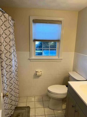 ヘアドライヤー、タオル、石鹸、シャンプー