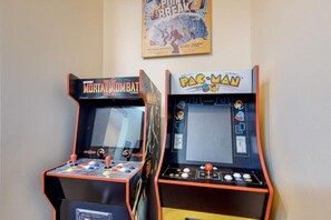 Game room - Point Break - 4BR Beach House Private Heated Pool (Ocean City)