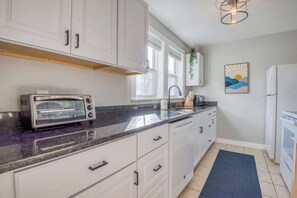 Fridge, microwave, oven, stovetop - The Sunnyside Stay (Dover)