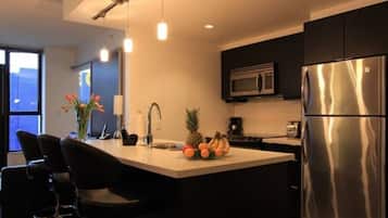 冰箱、微波炉、烤箱、炉灶