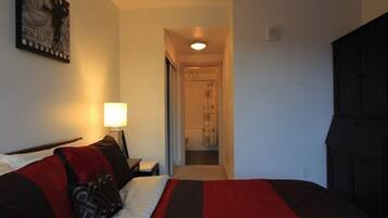 1 bedroom, in-room safe, desk, iron/ironing board
