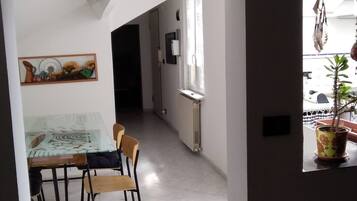 Appartement, 1 chambre | Salle Ă manger