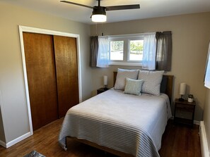 4 bedrooms, in-room safe, desk, iron/ironing board