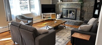 Modern Country Farmhouse, Walking Distance to Lake