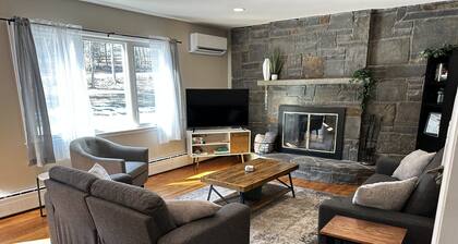 Modern Country Farmhouse, Walking Distance to Lake