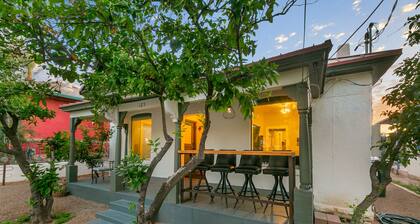 Starlit Stay| Walk to Fox & Congress |Free parking