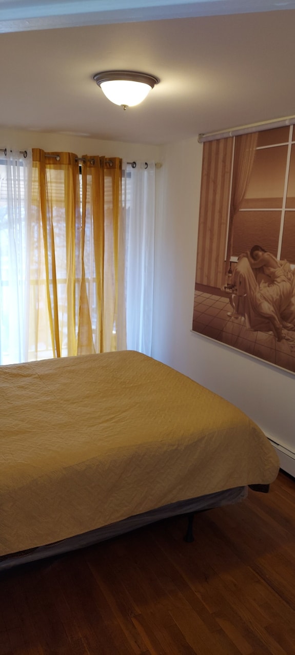 Nyc Cozy, Charming, 2-bedroom Apartment Close To All - Queens