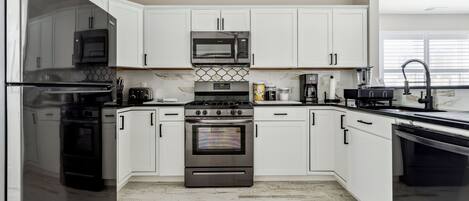 ميكروويف، فرن، موقد طهي مسطح، غسالة أطباق