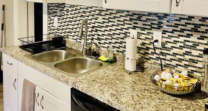 Newly Renovated 2 floor Getaway