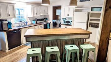 ثلاجة، ميكروويف، فرن، موقد طهي مسطح