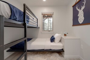 2 Schlafzimmer, Reisekinderbett, kostenloses WLAN, Bettwäsche