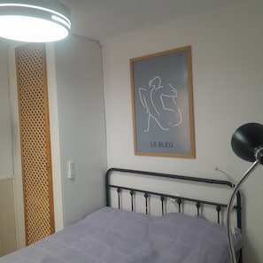 1 chambre, fer et planche à repasser, Wi-Fi gratuit, draps fournis